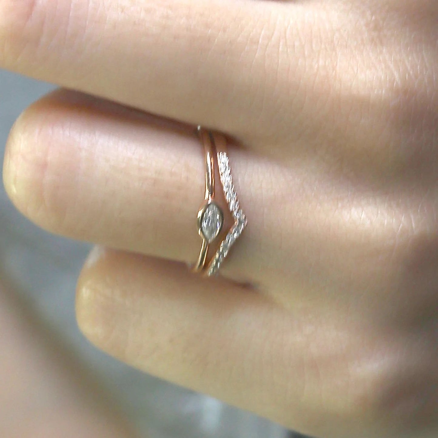 14K 0.10CT MARQUISE BEZEL RING CHEVRON BAND SET