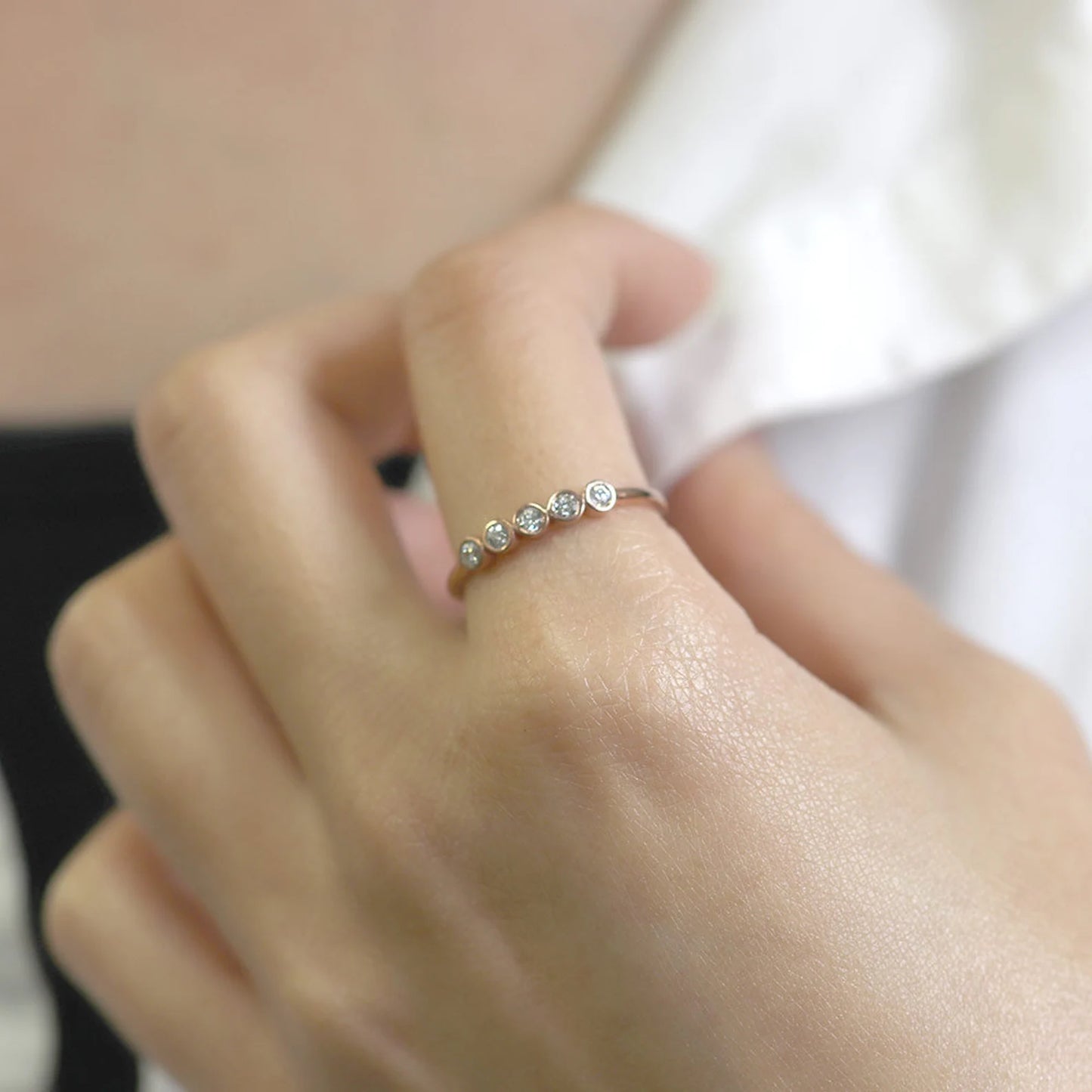 14K 5 DIAMOND BEZEL BAND
