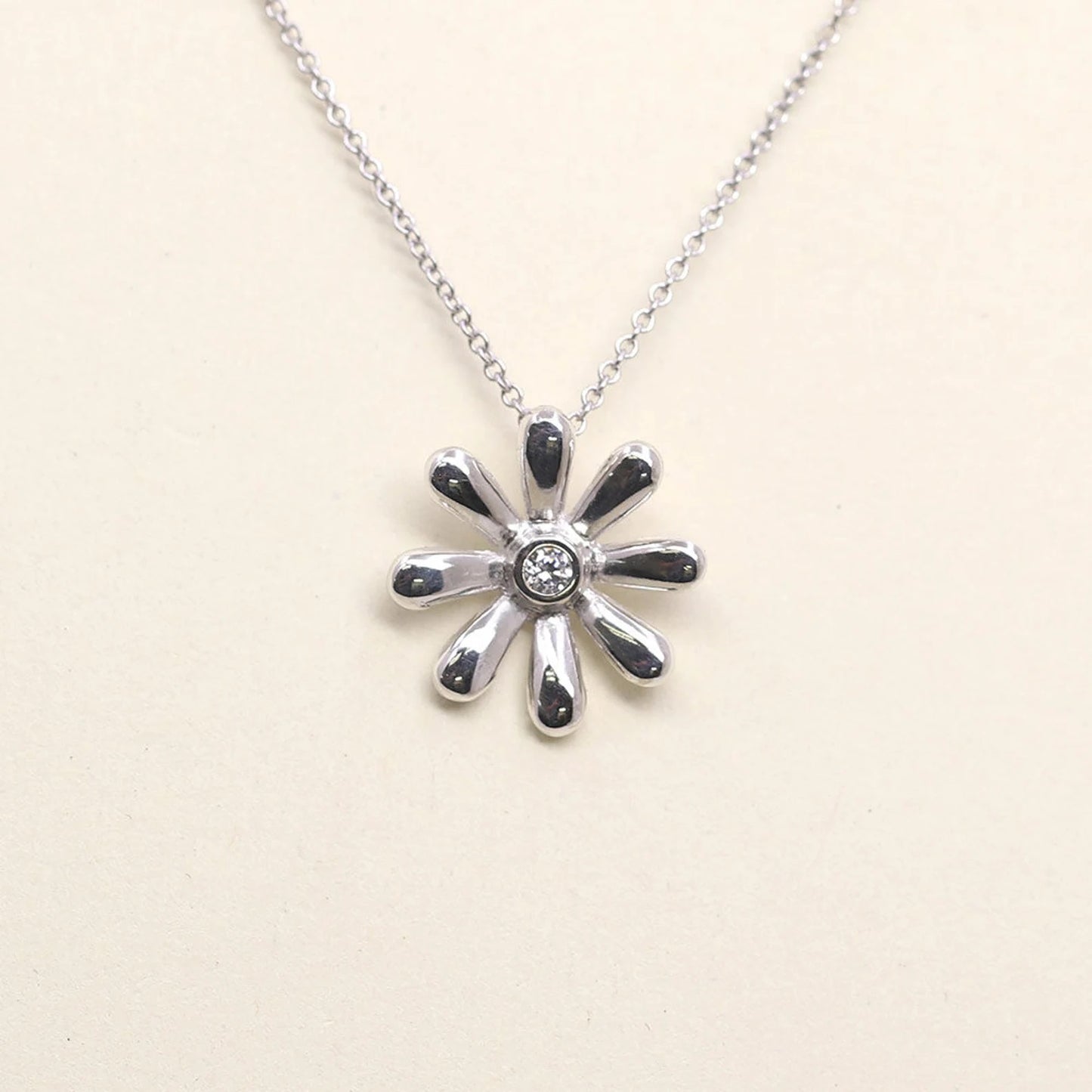 14K 1 DIAMOND FLOWER NECKLACE