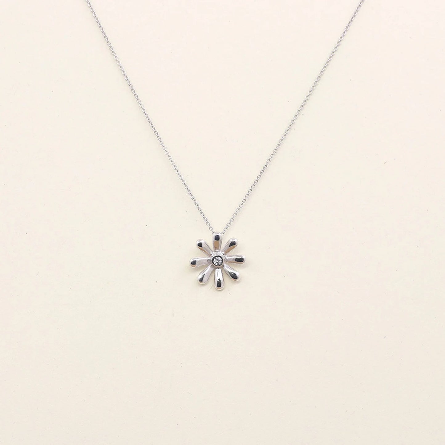14K 1 DIAMOND FLOWER NECKLACE