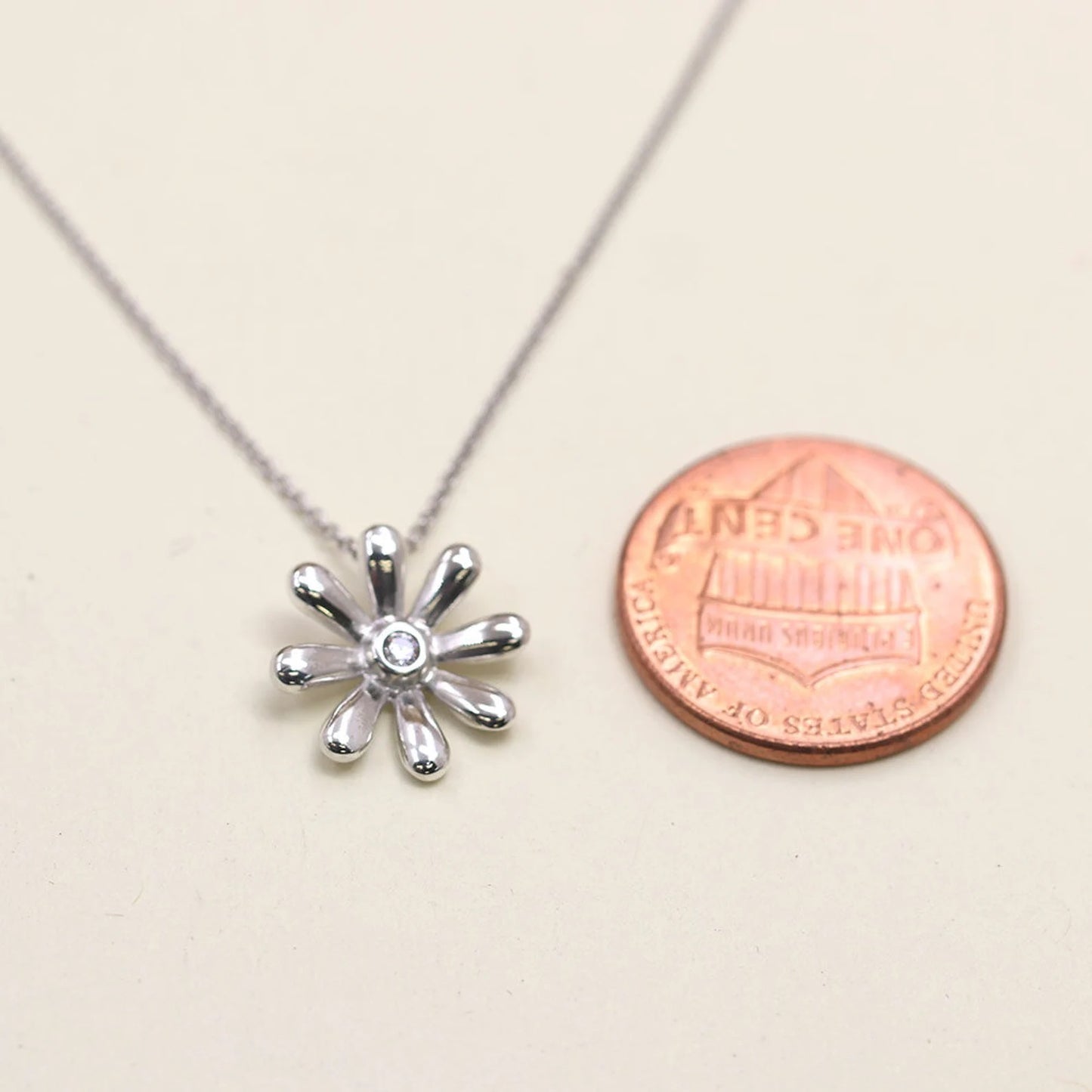 14K 1 DIAMOND FLOWER NECKLACE