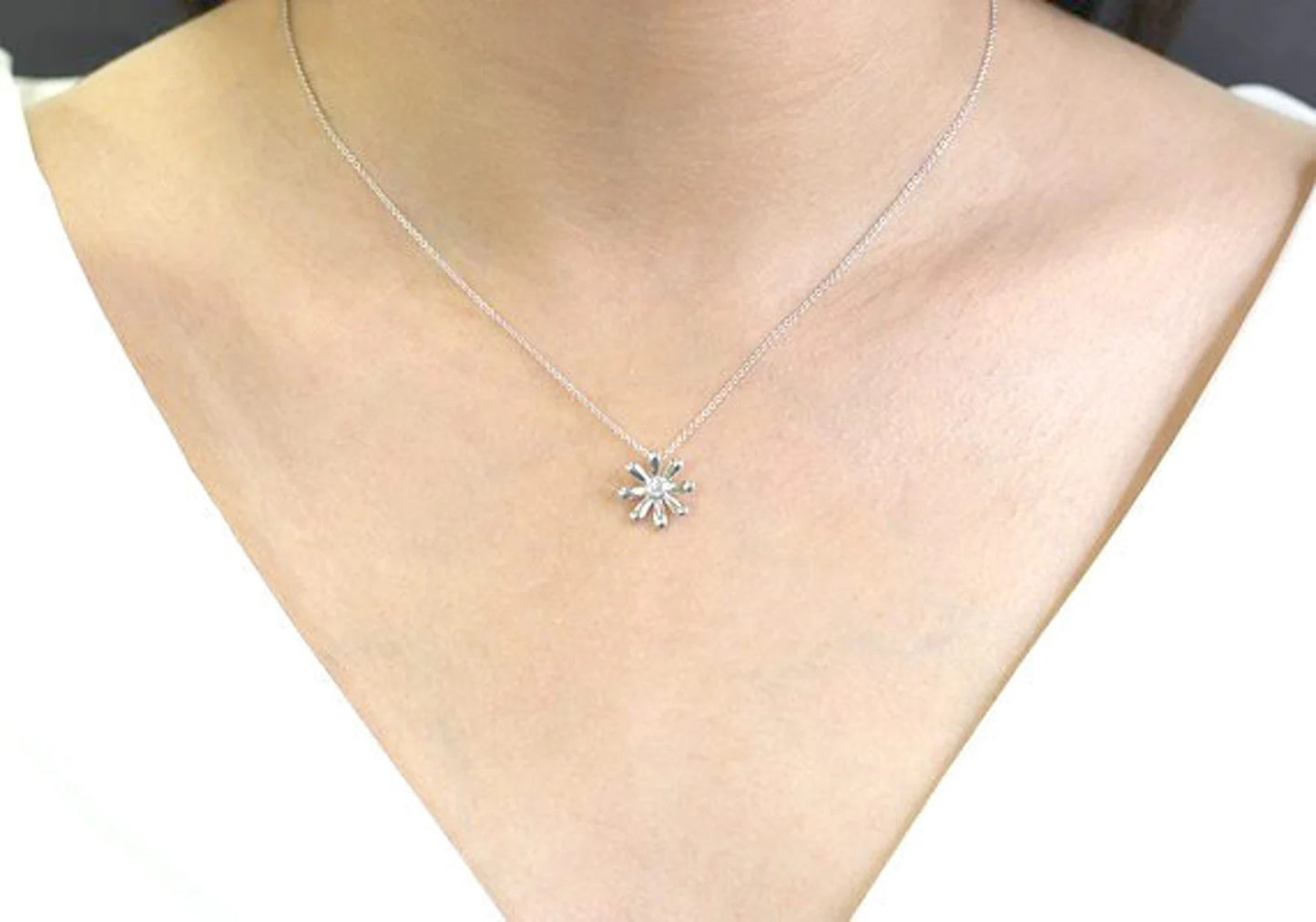 14K 1 DIAMOND FLOWER NECKLACE