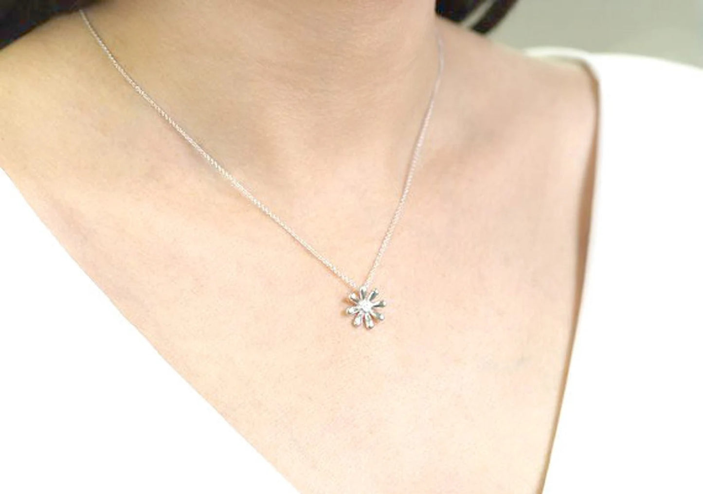14K 1 DIAMOND FLOWER NECKLACE