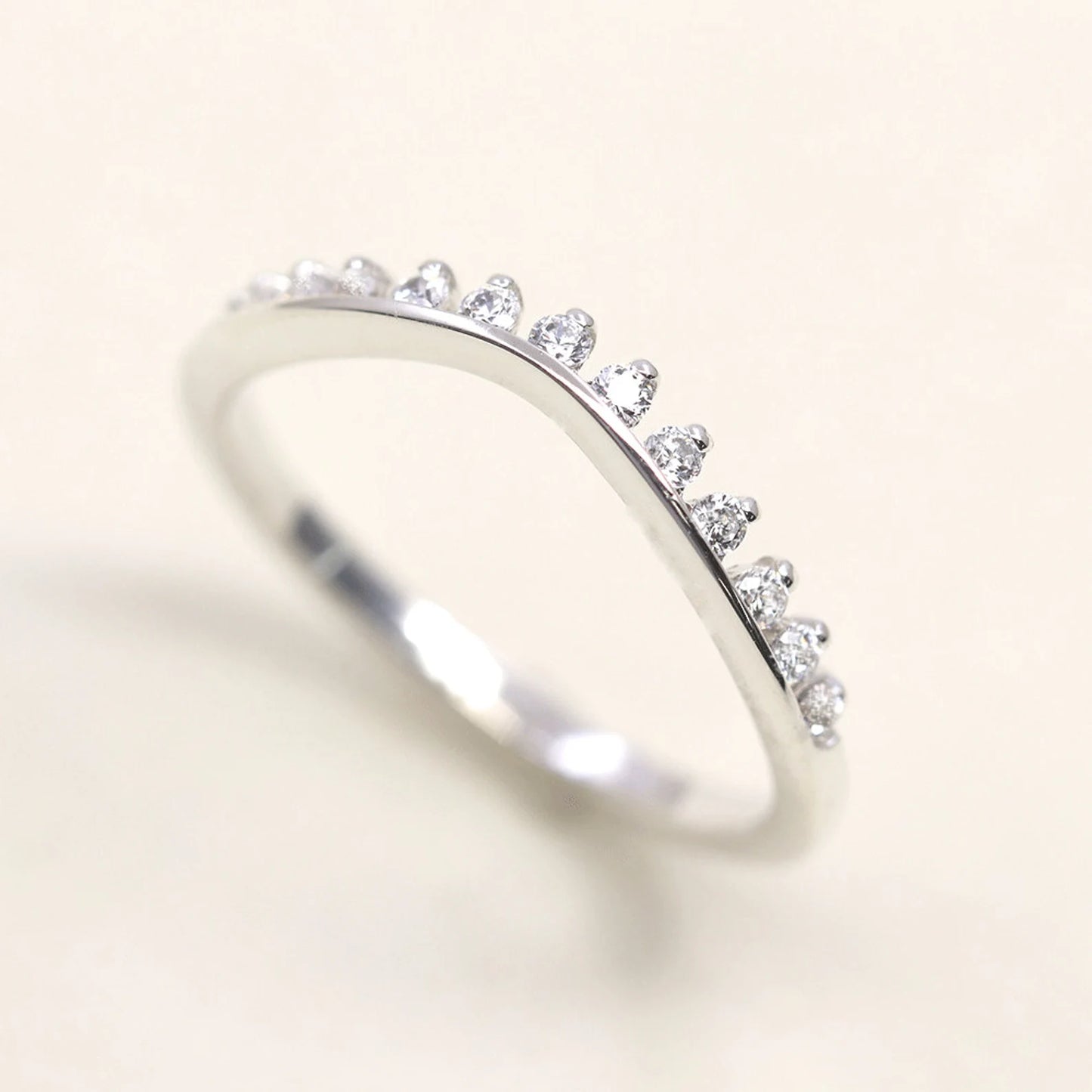 14K 0.20CT DIAMOND CURVED BAND