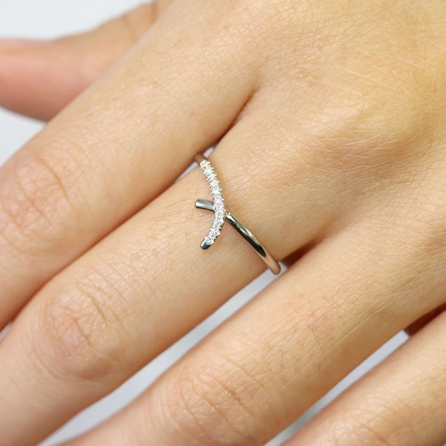 14K DIAMOND KNOT BAND