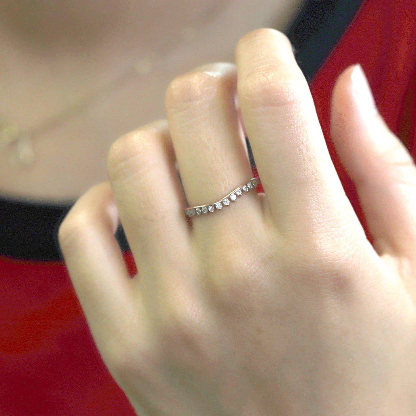 14K 0.20CT DIAMOND CURVED BAND