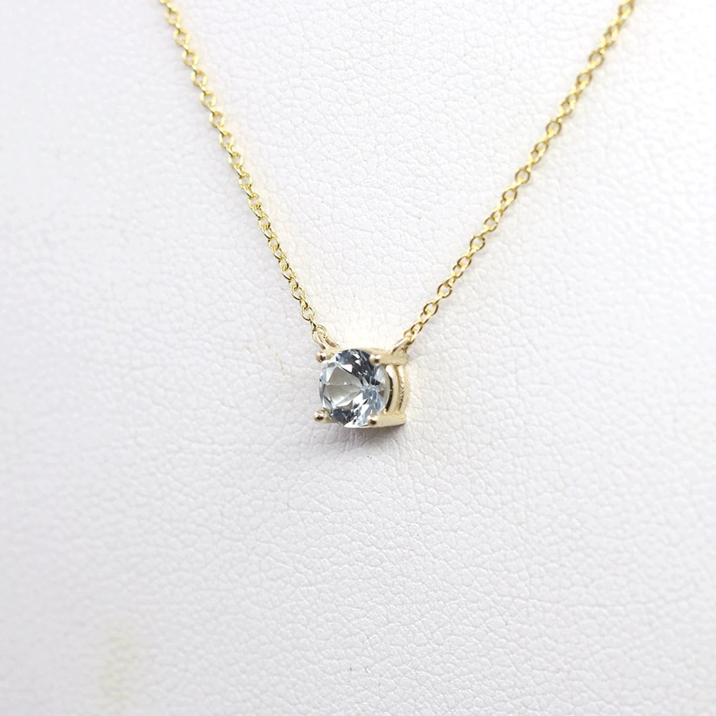 14K AQUAMARINE SOLITAIRE NECKLACE