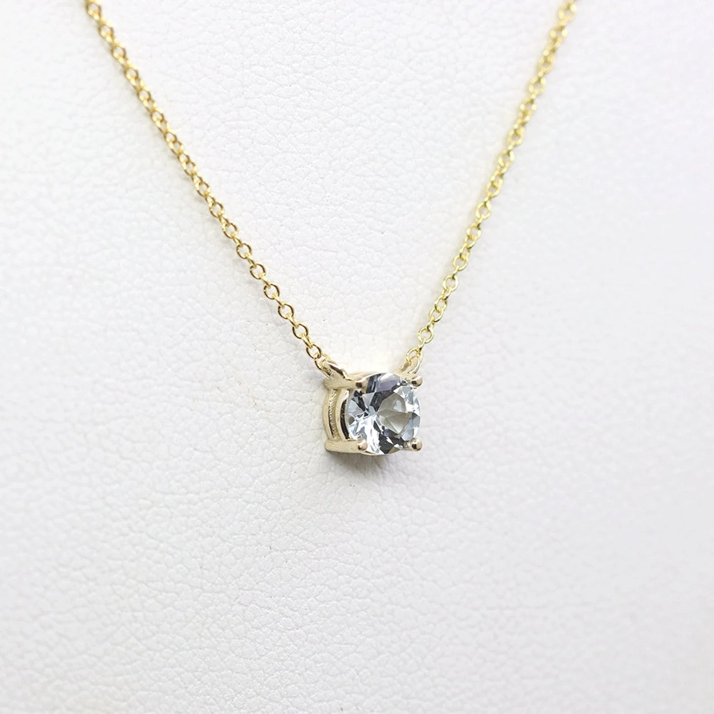 14K AQUAMARINE SOLITAIRE NECKLACE