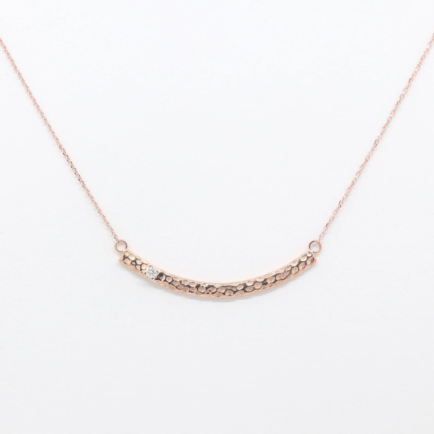 14K 1 DIAMOND HAMMERED CURVED BAR NECKLACE