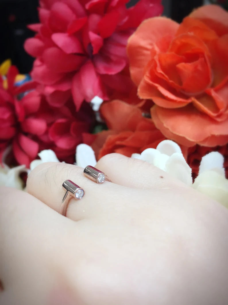 14K DIAMOND CIRCULAR BAR OPEN BAND