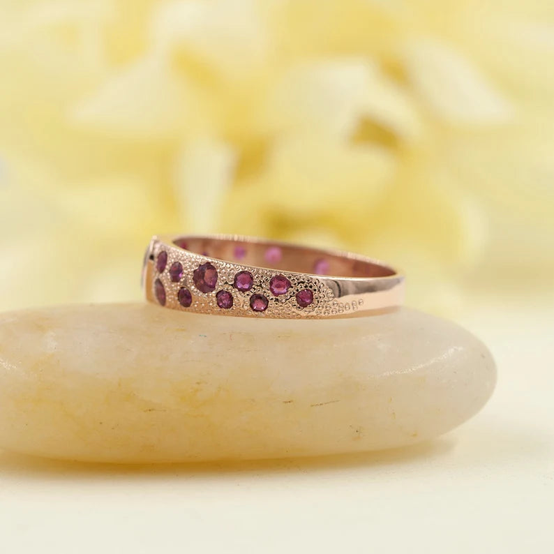 14K HEART RUBY HAMMERED BAND