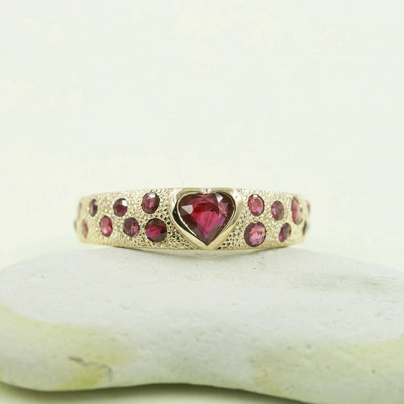 14K HEART RUBY HAMMERED BAND
