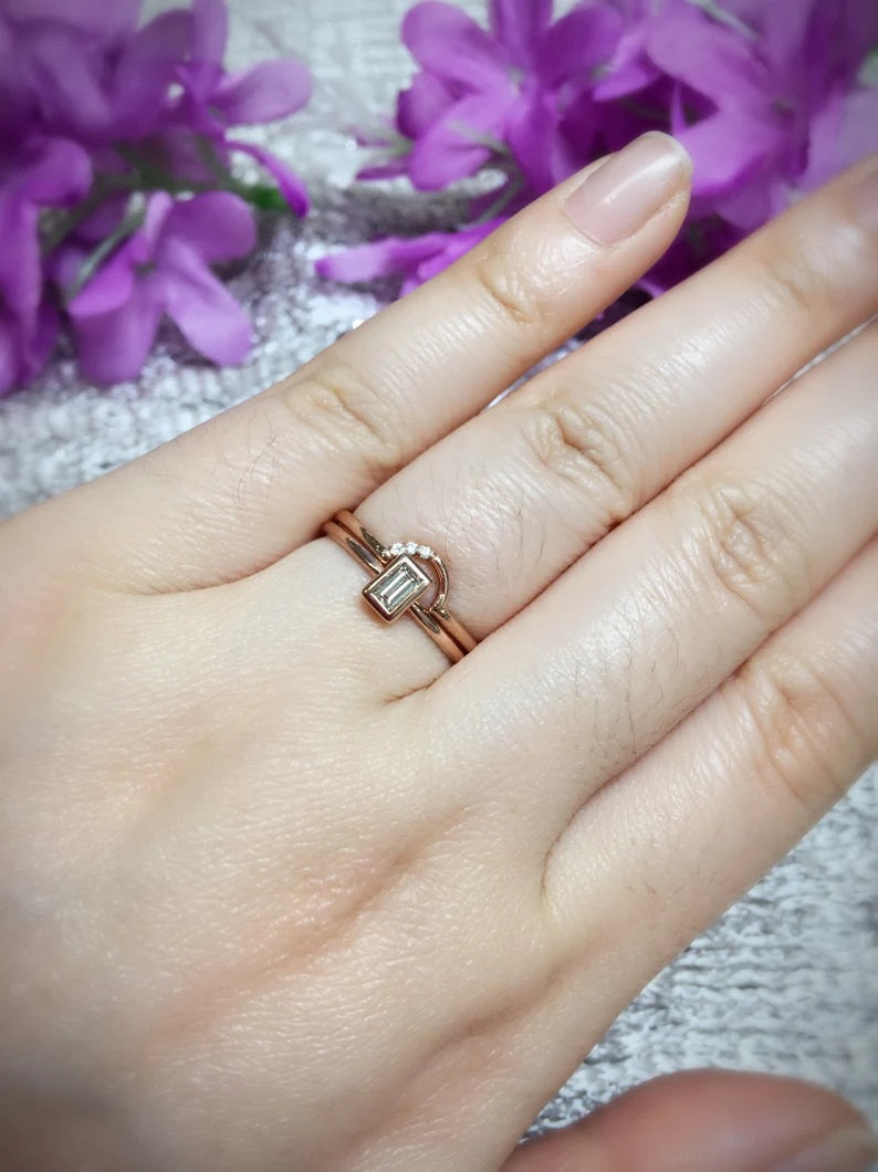 14K 0.15CT BAGUETTE DIAMOND BEZEL SOLITAIRE RING