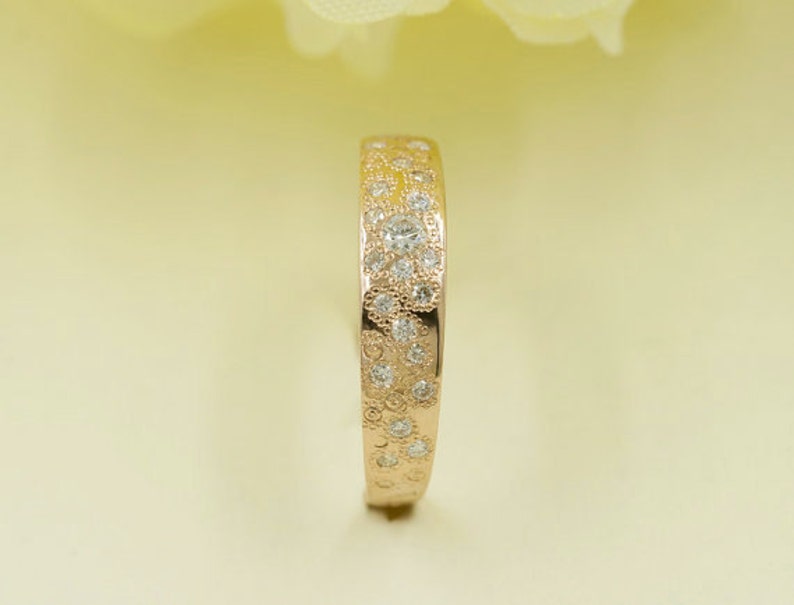 14K ROUND DIAMOND STARDUST BAND