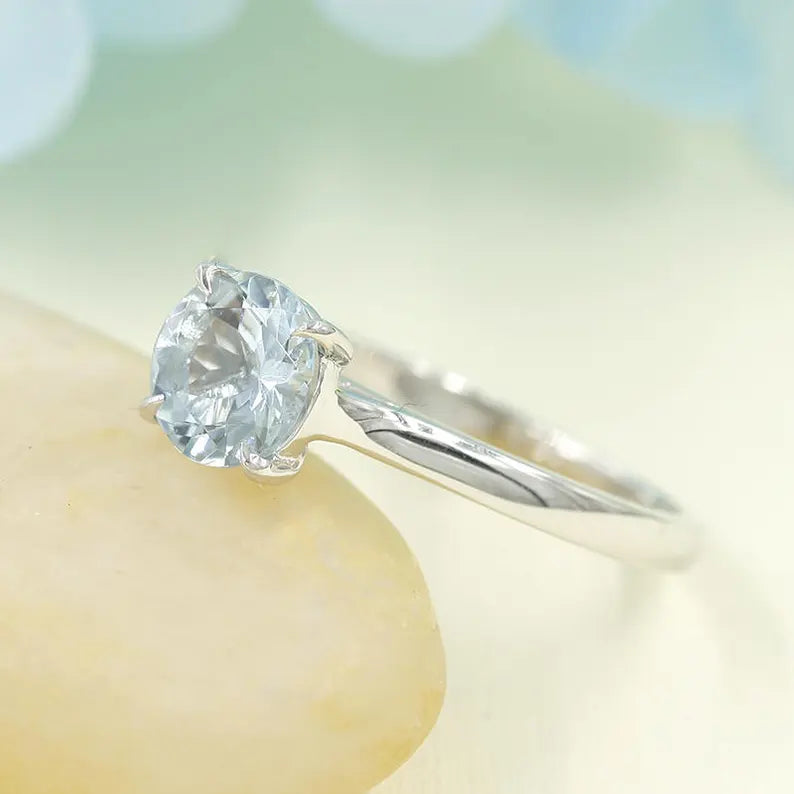 14K AQUAMARINE SOLITAIRE RING