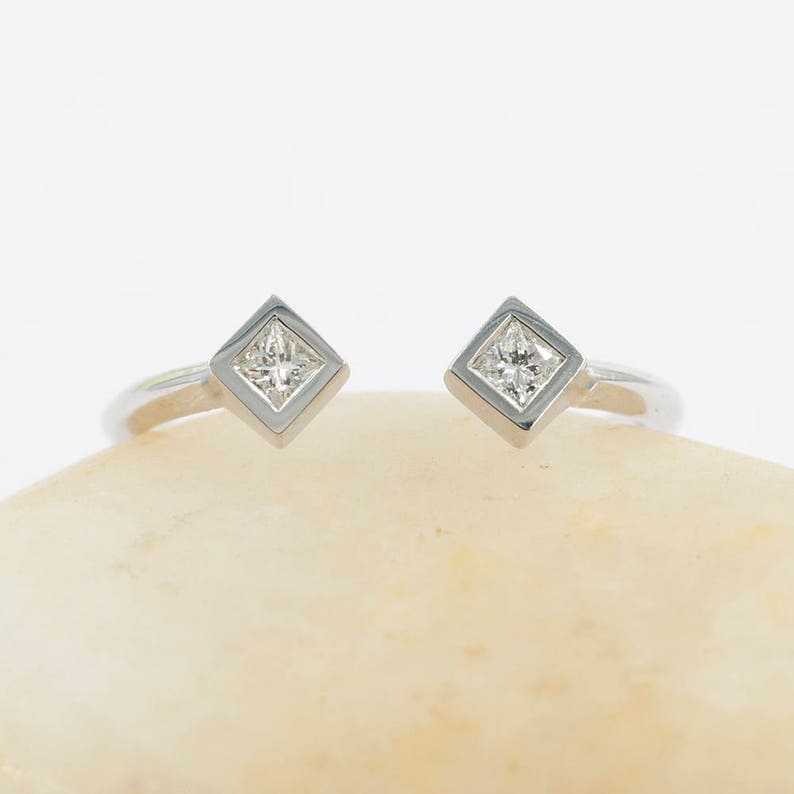 14K DIAMOND RHOMBUS OPEN BAND