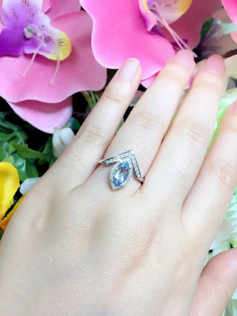 14K MARQUISE AQUAMARINE DIAMOND HALO V RING