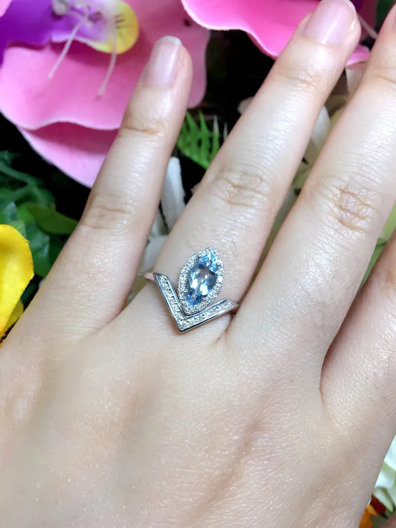 14K MARQUISE AQUAMARINE DIAMOND HALO V RING