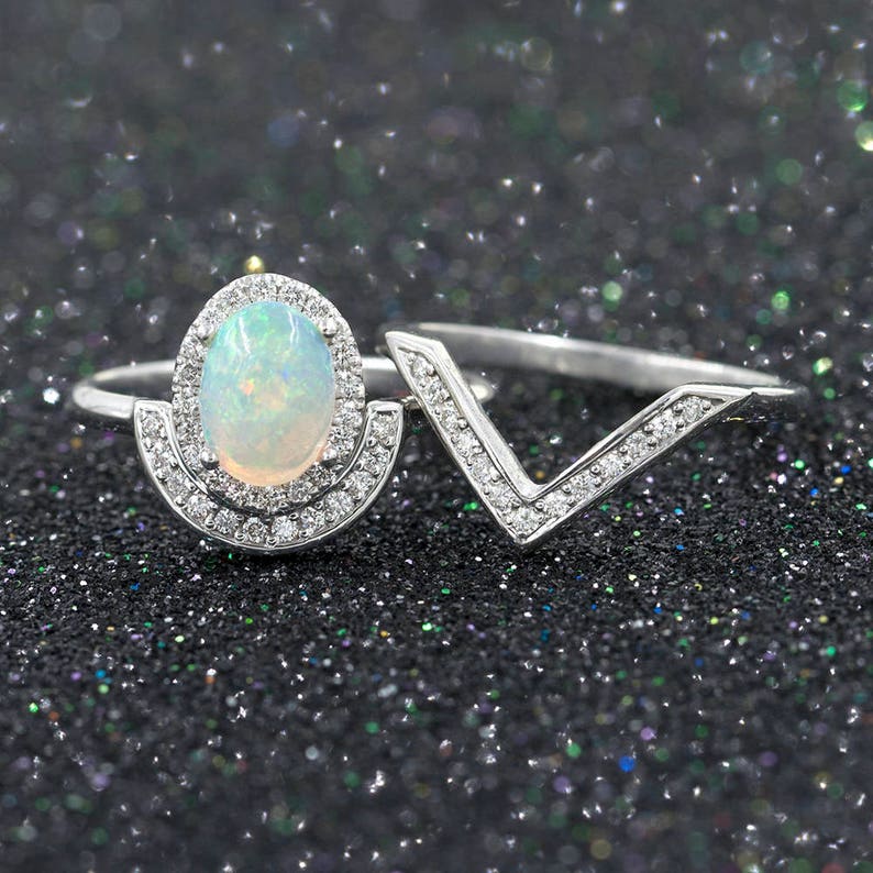 14K OVAL OPAL DIAMOND HALO RING V BAND 2 RING SET