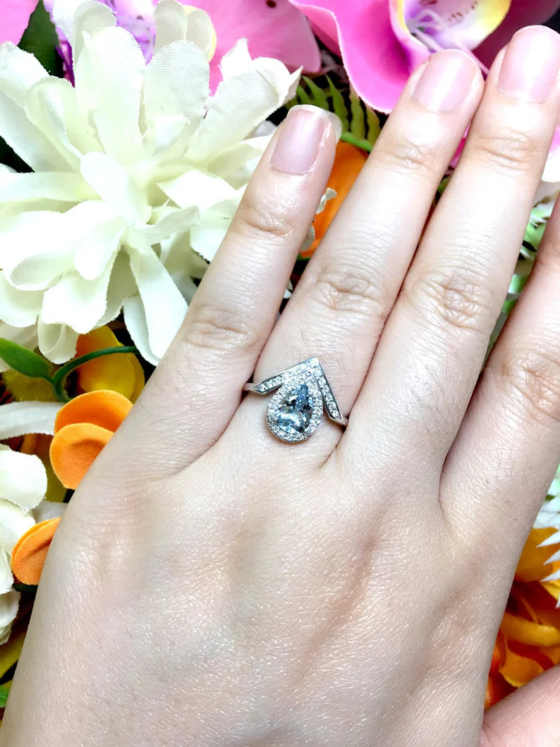 14K PEAR AQUAMARINE DIAMOND HALO V RING