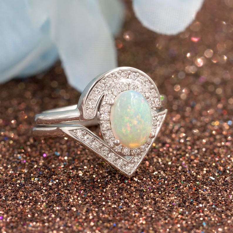 14K OVAL OPAL DIAMOND HALO RING V BAND 2 RING SET