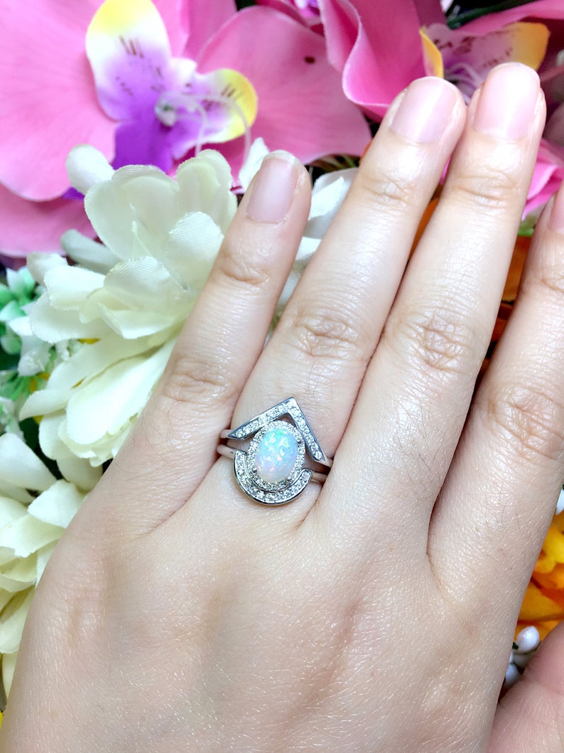 14K OVAL OPAL DIAMOND HALO RING V BAND 2 RING SET