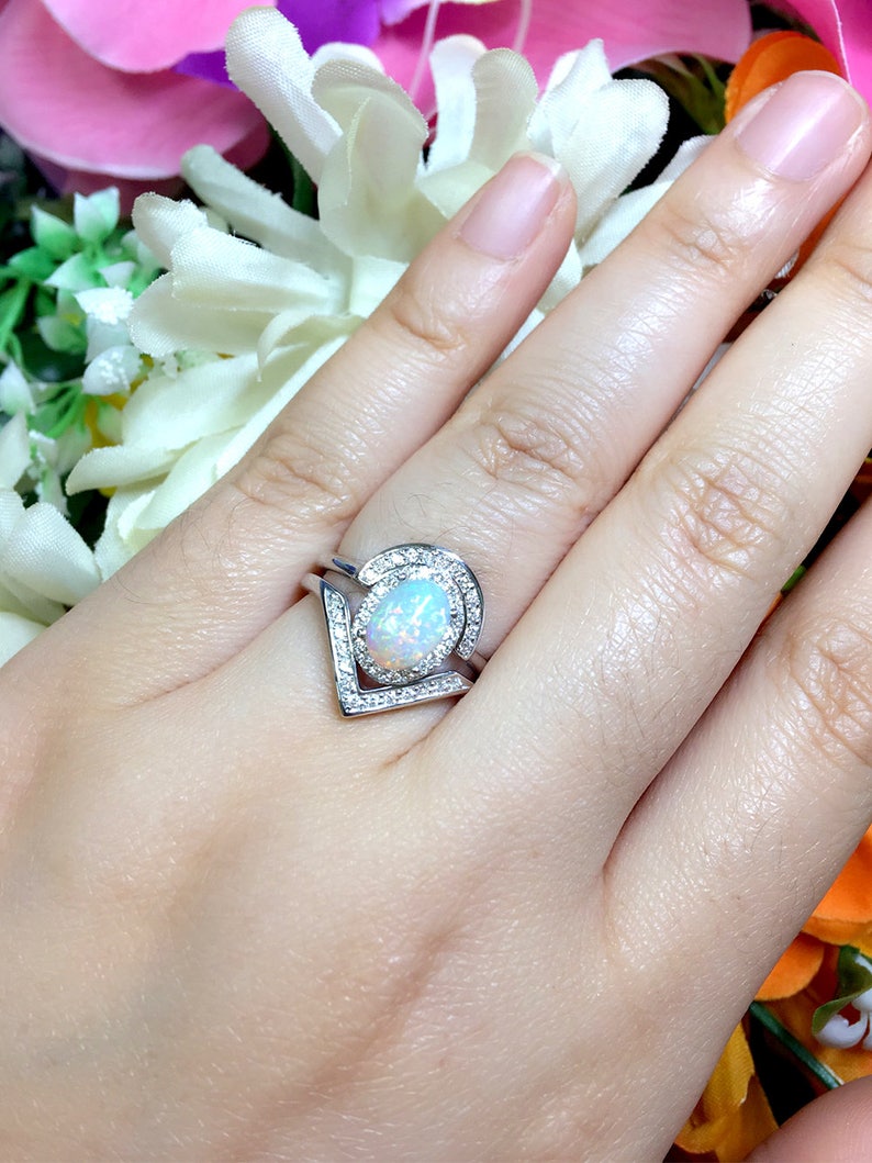 14K OVAL OPAL DIAMOND HALO RING V BAND 2 RING SET