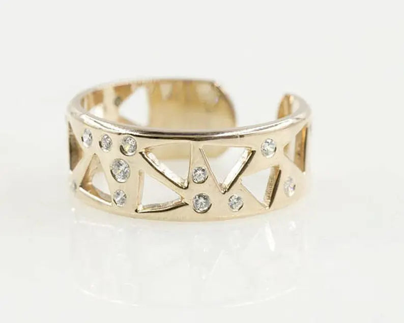 14K DIAMOND BACK OPENED TRIANGLE PATTERN BAND