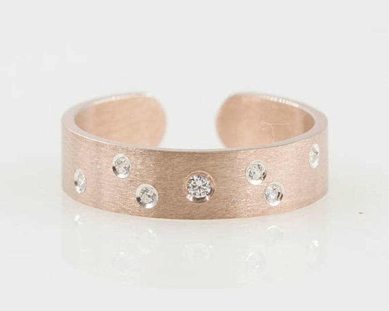 14K DIAMOND BACK OPENED MATT FINISHED BAND