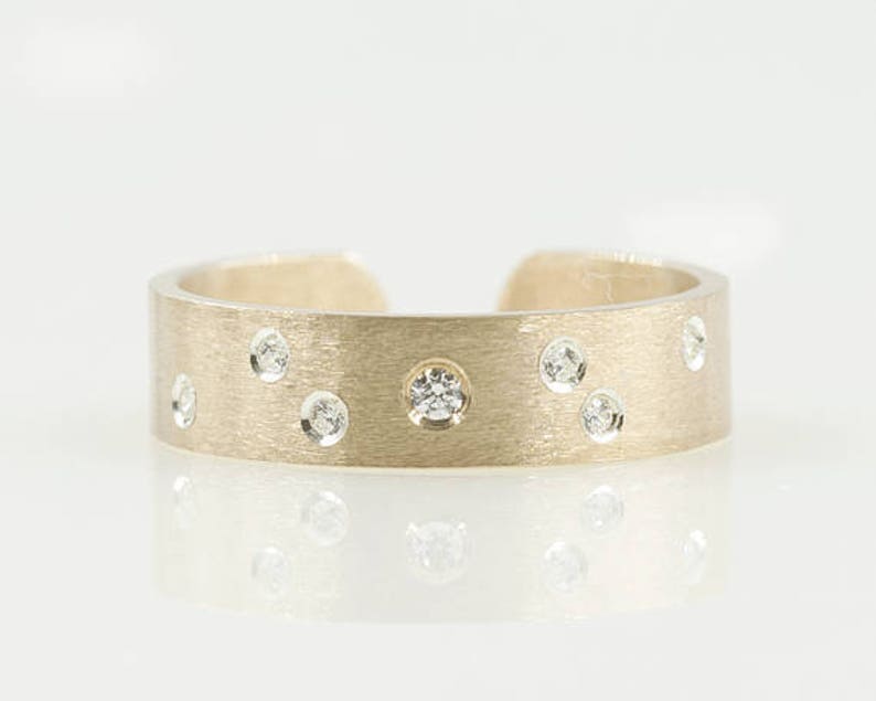 14K DIAMOND BACK OPENED MATT FINISHED BAND
