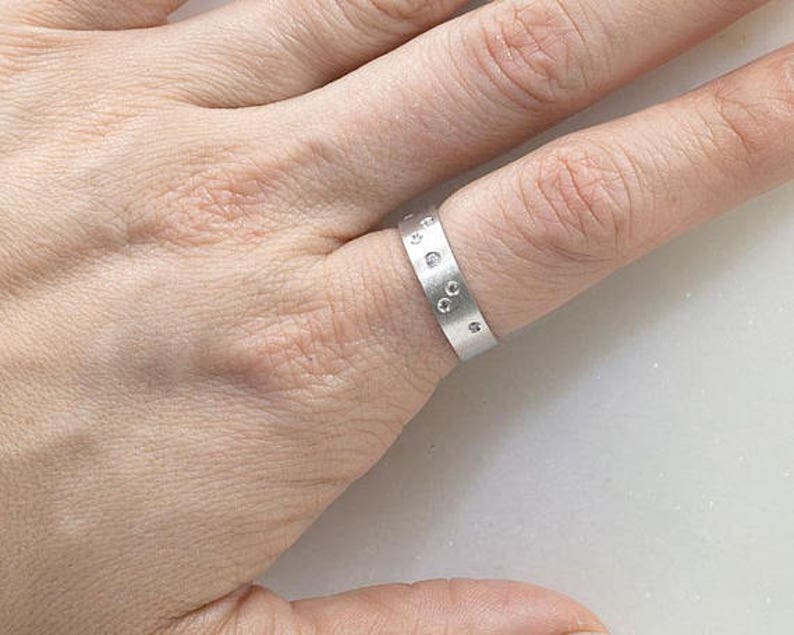 14K DIAMOND BACK OPENED MATT FINISHED BAND