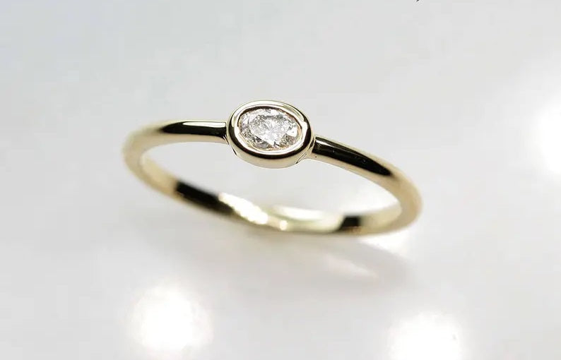 14K 0.15CT OVAL DIAMOND BEZEL SOLITAIRE RING