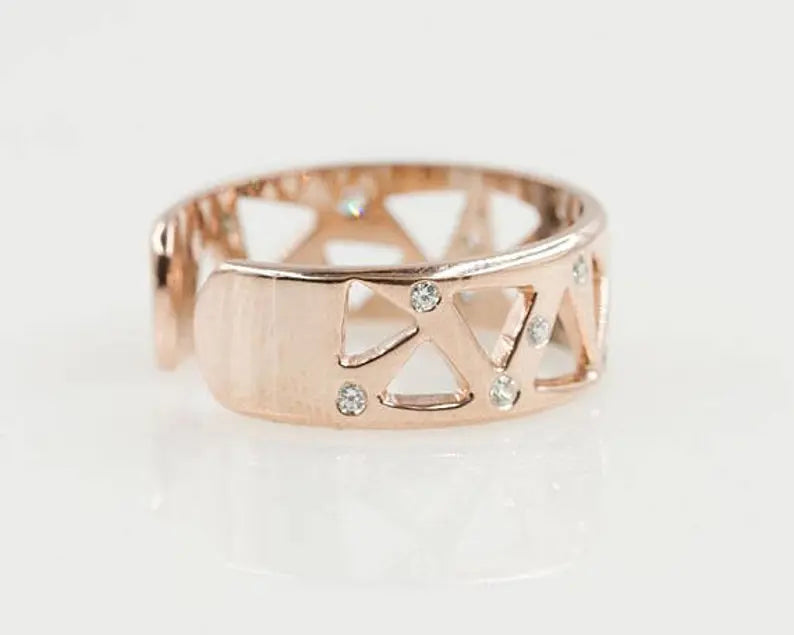 14K DIAMOND BACK OPENED TRIANGLE PATTERN BAND