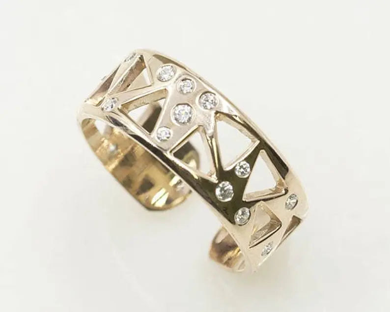 14K DIAMOND BACK OPENED TRIANGLE PATTERN BAND