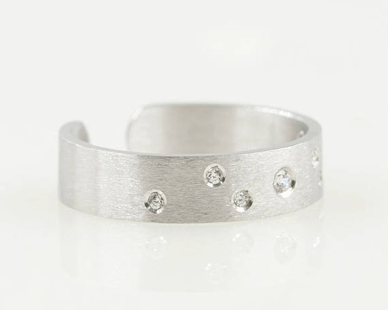 14K DIAMOND BACK OPENED MATT FINISHED BAND