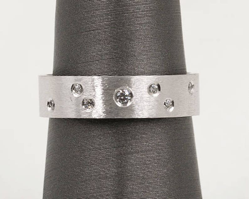 14K DIAMOND BACK OPENED MATT FINISHED BAND