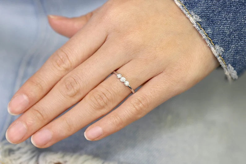 14K 0.10CT DIAMOND BEZEL BAND
