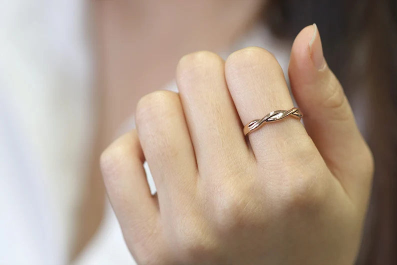 14K TWIST BAND (THICKER VERSION)