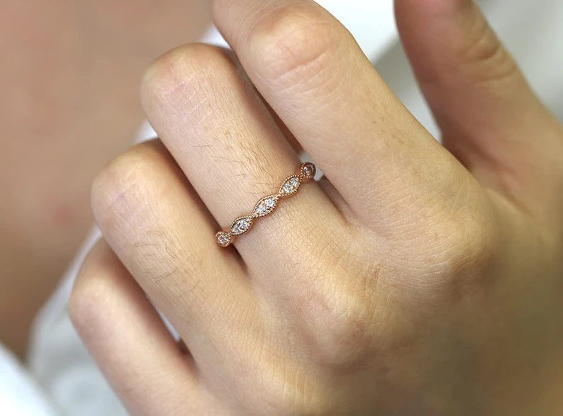 14K 0.12CT DIAMOND ART DECO BAND