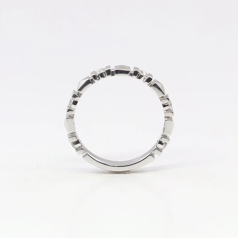 14K DIAMOND SQUARE PATTERN BAND