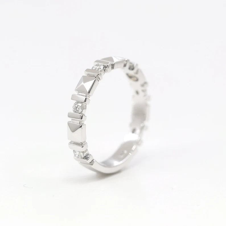 14K DIAMOND SQUARE PATTERN BAND