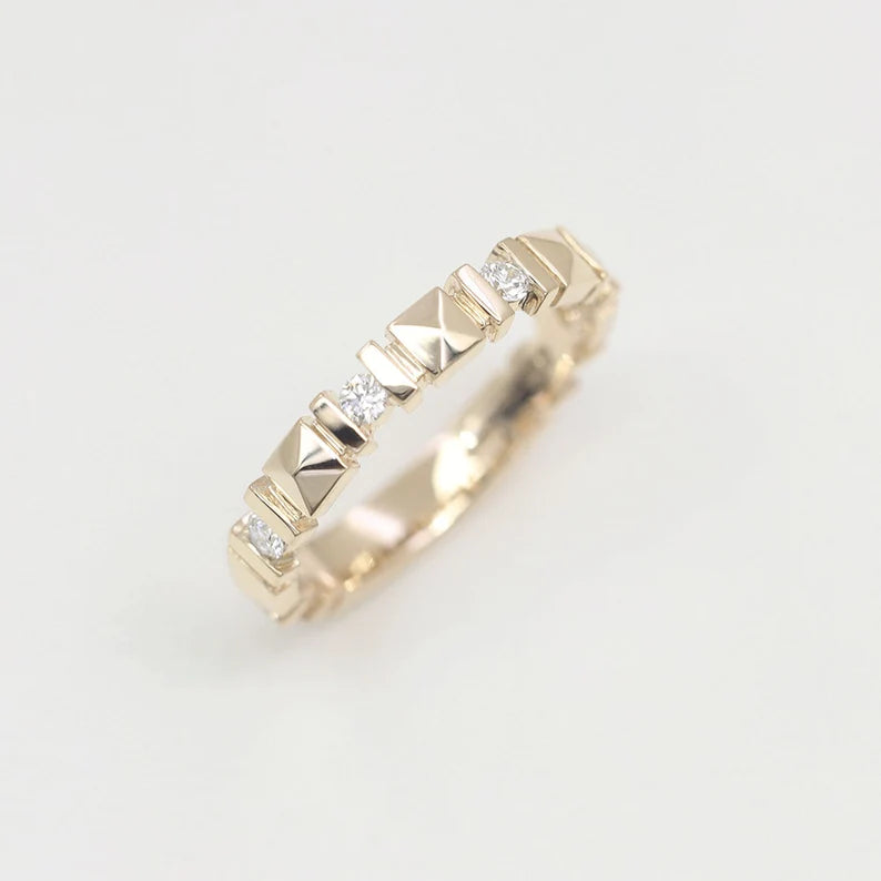 14K DIAMOND SQUARE PATTERN BAND