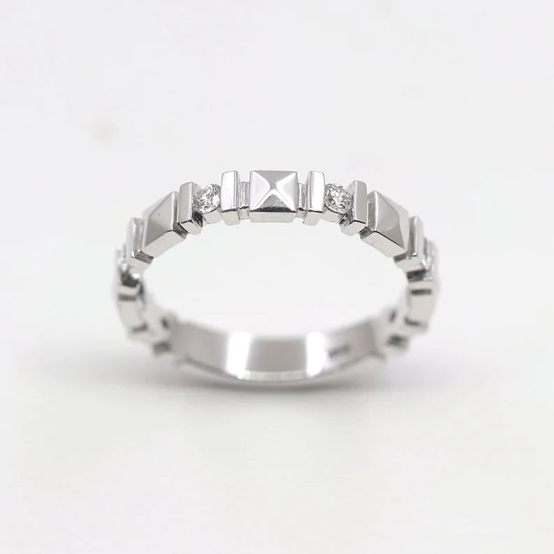 14K DIAMOND SQUARE PATTERN BAND