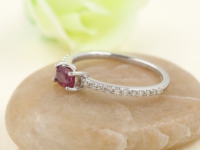 14K OVAL RUBY DIAMOND RING