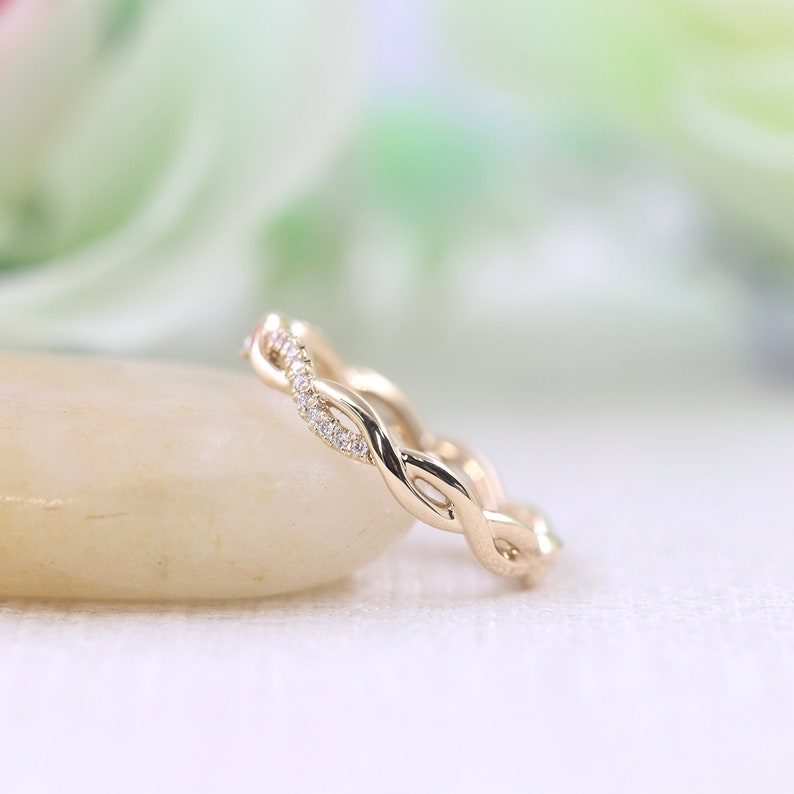 14K DIAMOND TWIST BAND