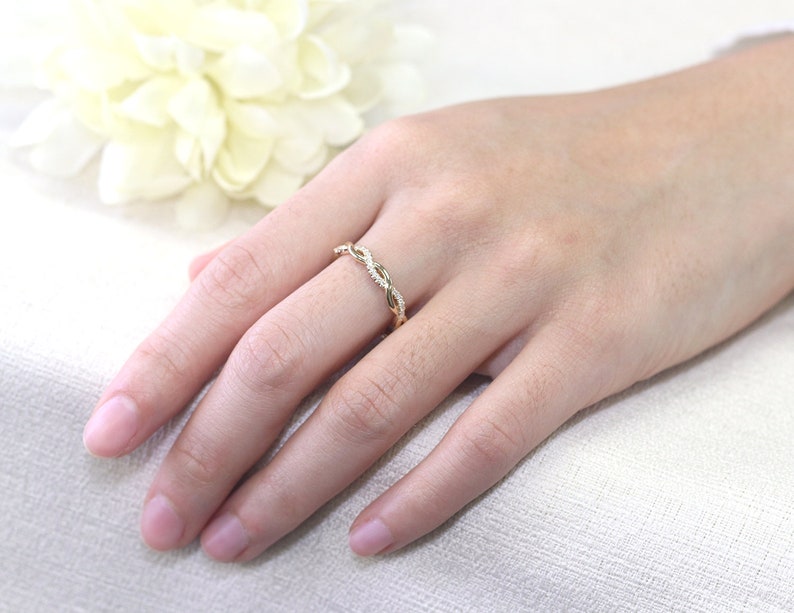 14K DIAMOND TWIST BAND