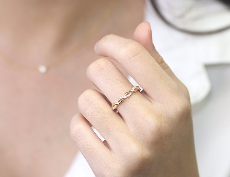 14K DIAMOND TWIST BAND