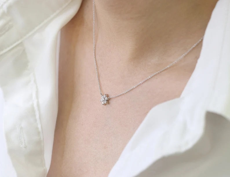 14K 0.18CT DIAMOND FLOWER NECKLACE