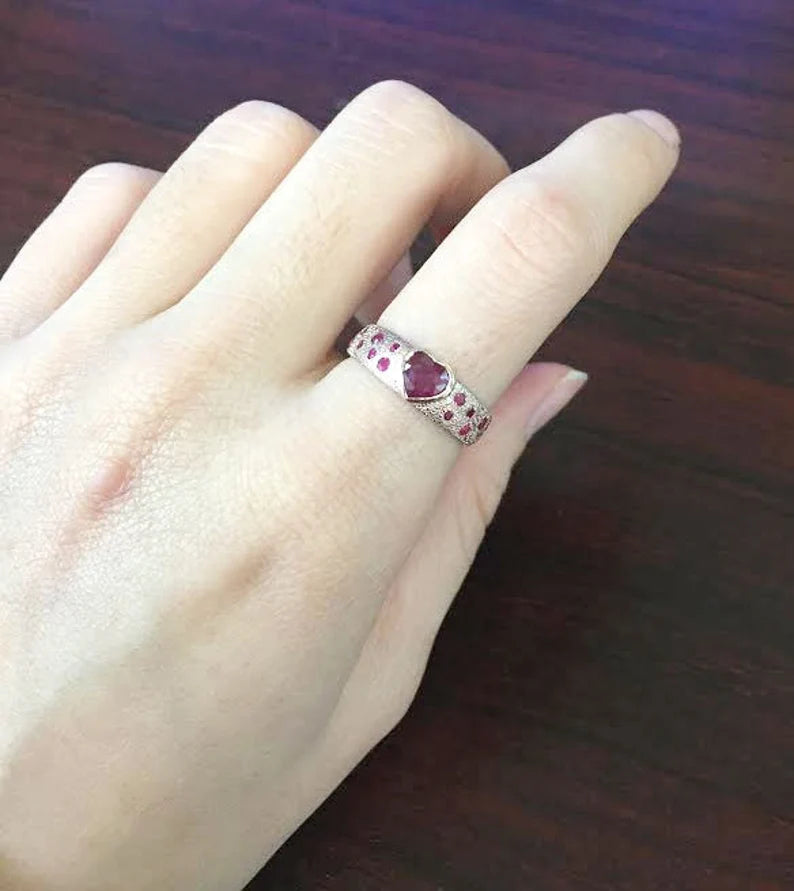 14K HEART RUBY HAMMERED BAND
