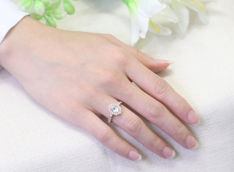 14K WHITE SAPPHIRE DIAMOND HALO VINTAGE STYLE RING